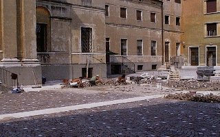 posa_lavoro_320. (25047 byte)